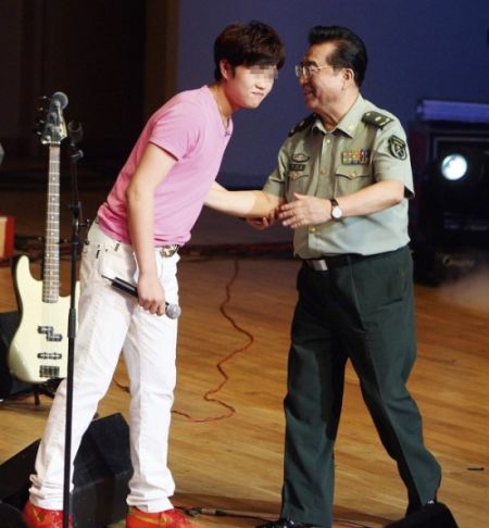 ��2011��8��19�գ���˫���μӶ���L�ڱ������еļ������ֻ�