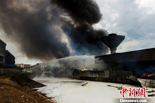 ͼΪ��ɽ�Ϻ�һ��ʳƷԭ�ϲֿ�Ļ����ֳ���������������