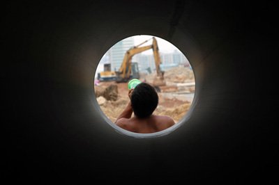 农民工与城镇化调查:近半进城农民工无社保