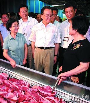 温家宝要求增加猪肉市场投放