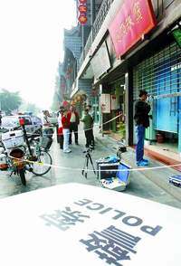 �ɶ�һ�鱦��700����䱻�� �ϰ�����׽��(ͼ)