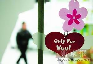 ���������ױ����������ϵĿ�Ƭ���ڶ���2��24�գ������ڸ����ɷ�ʱ��һλ��ʿ��ȥ�û�챨�档�����ַ���