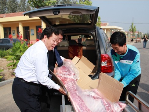 工商银行滨州滨城支行组织人员看望敬老院老人