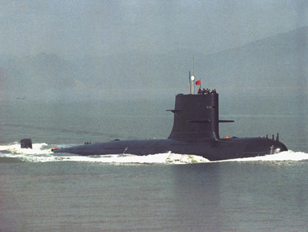 �������Ͻ������й�Ǳͧ�Ƚ�Сӥ�ź�ĸ(ͼ)