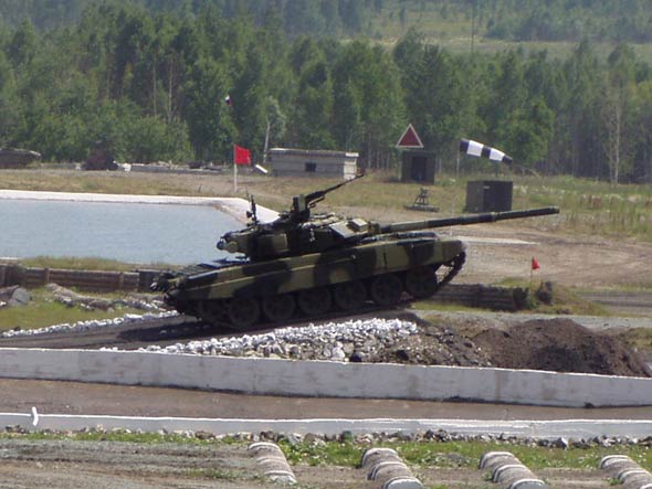 ӡ���ٴζ���330������T-90S��ս̹��(ͼ)