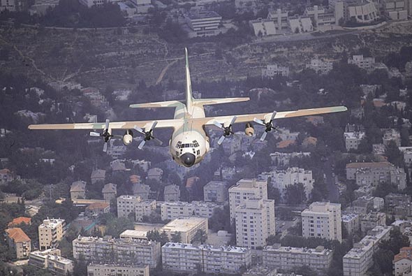 ��ɫ�пվ���������ѷ���45���C-130E����