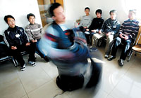 �۽��վ��з���Ա���ԣ�������ת49Ȧ�������