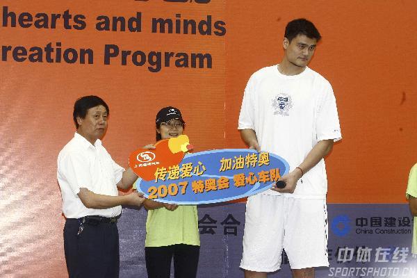 姚明下周可能请巴蒂尔吃饭暗示易建联勿受人摆布