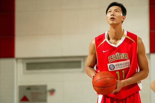 专家担心阿联步大郅后尘:经纪人将毁了他和中国队