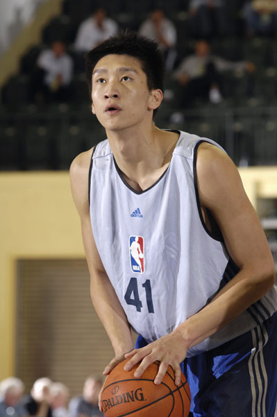 孙悦2轮10顺位落户湖人NBA首位中国控卫联手科比