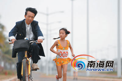 8岁女孩从海南长跑到北京是挑战纪录还是摧残?