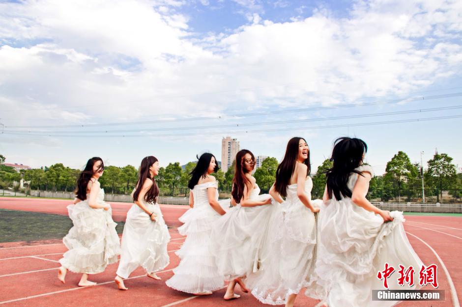 �人Ů��ѧ����ɴ��ҵ�� ��������