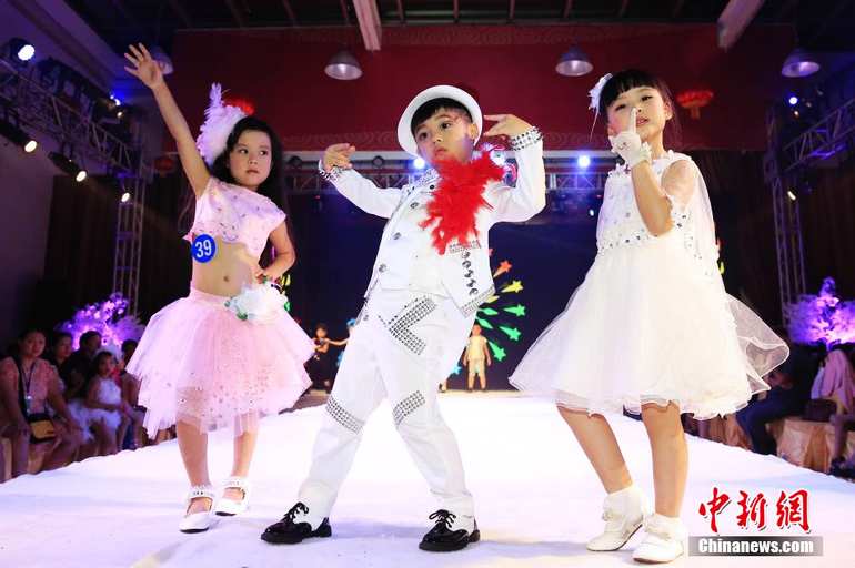 8��21�գ�2014�����ٶ�ģ�ش����ܾ����ڱ����������ݡ�������Ϊ�����顢��ͯ�顢�����顣����ѡ�ֵ������3�굽15�ꡣ�ֳ���Сģ��������T̨��չ��ͯ���ʵĲ��գ��¸ұ����Լ���ʱ�����롣