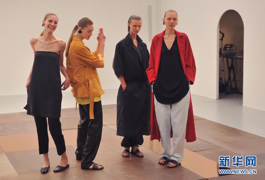 9��24�գ�ģ���ڰ���ʱװ��չʾNEHERAƷ������ϵ�з�װ��Ʒ�����գ�Ϊ��9���2015���İ���ʱװ�ܽ���ڶ��졣