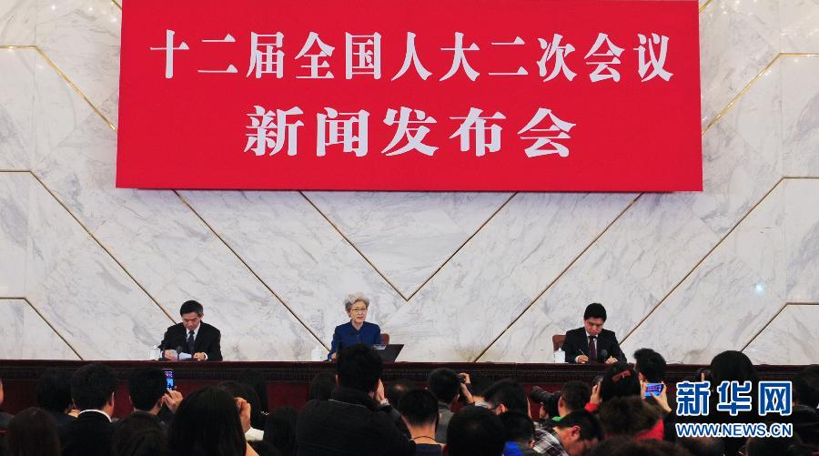 3��4�գ�ʮ����ȫ���˴���λ����ڱ����������þ������ŷ����ᡣ��ᷢ���˸�Ө���ܱ��λ�����й���������ش�����������ʡ� �»������Ф�վ���