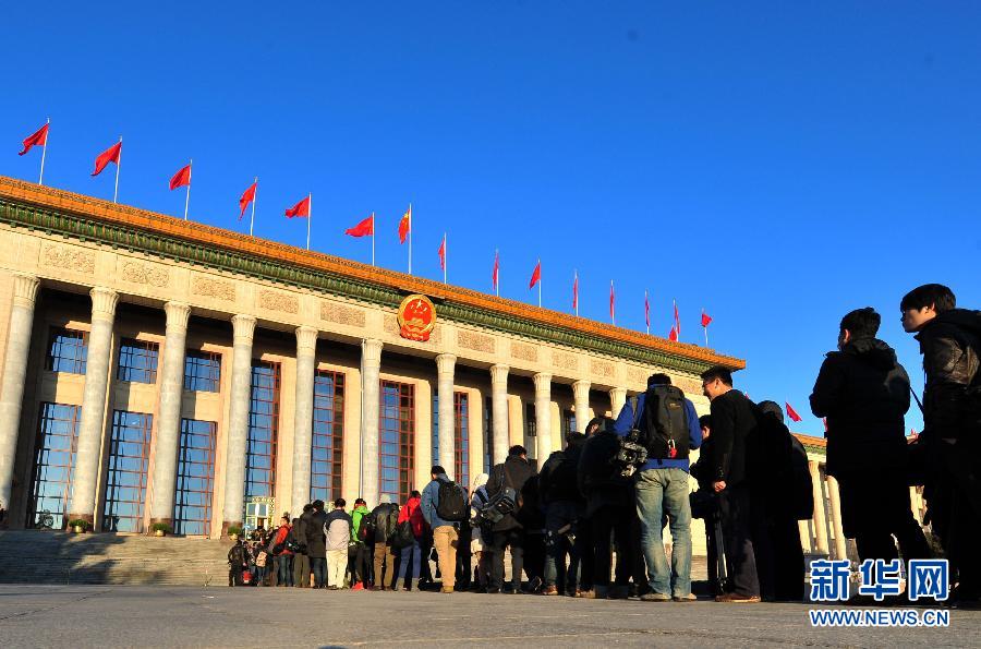 3��5�գ���ʮ����ȫ������������ڶ��λ����ڱ����������ÿ�Ļ�����Ǽ����Ŷӵȴ��볡�ɷá� �»������Ф�վ���