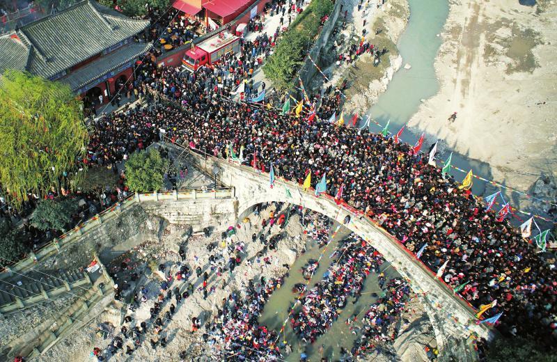 �Ĵ���������һ��һ�ȵ����׽��ա�������ˮ���Żᡱ�������˵��ؼ���������20�����ο͡�