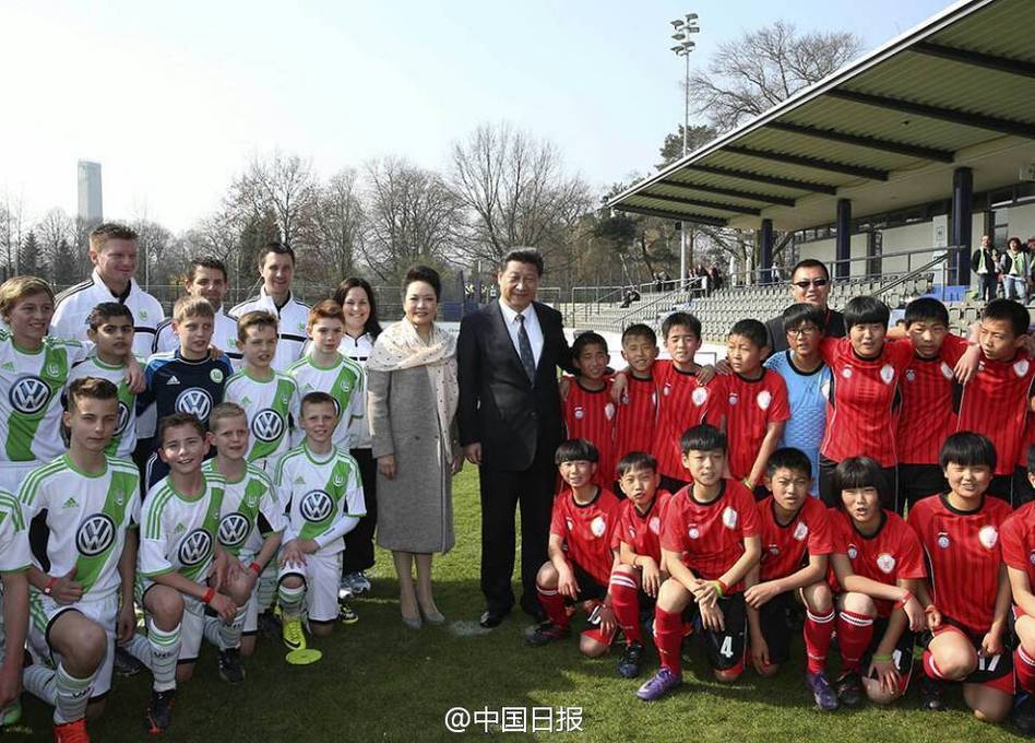 ϰ��ƽ��ϯ�ͷ��������¿����ڵ¹��μ�ѵ����־����������Ӷ�Ա