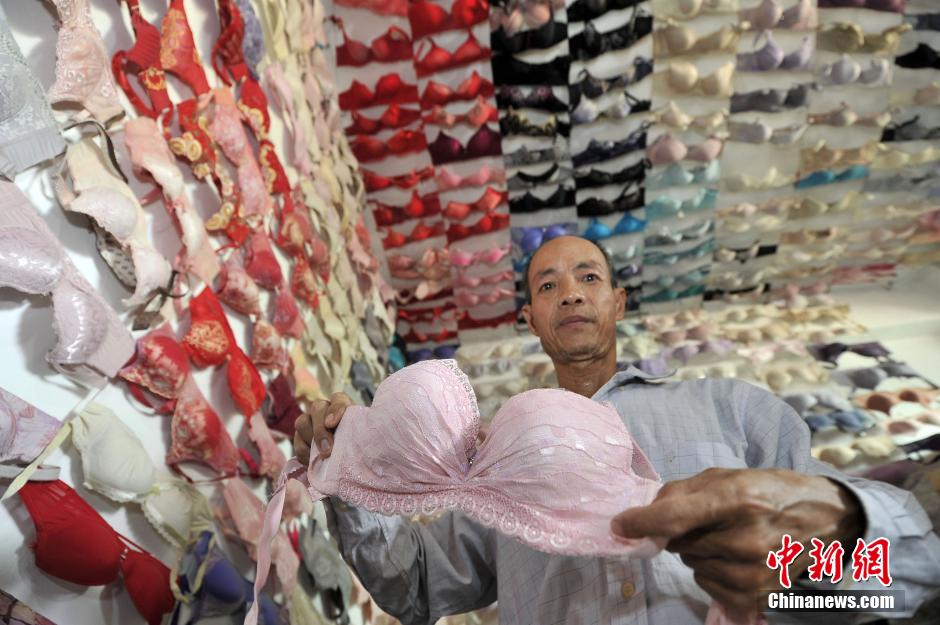 4��21�գ�����ʡ�������³���ĳ����滨��20��ʱ���ռ�5000������أ���һ�䲻����С�����ǽ���ϡ��컨���Ϲ����˳������ղصĲ���Ů�����أ�����Щ����Ŀ��Ͼ�ӵġ���Ʒ������ȫ��30������У��Ů����