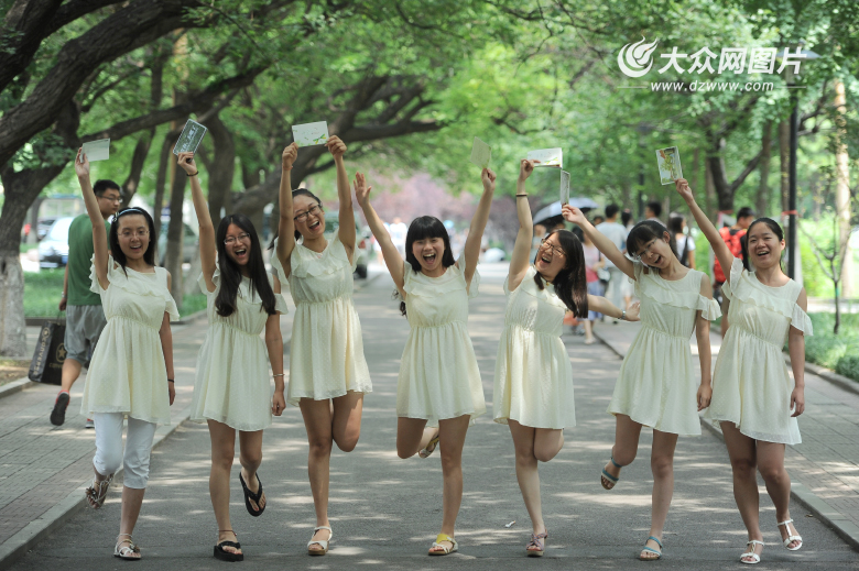 624磬ɽʦѧ2014ҵĻѧԺһ7ŮһȹУ԰ʱ⡣  㣩