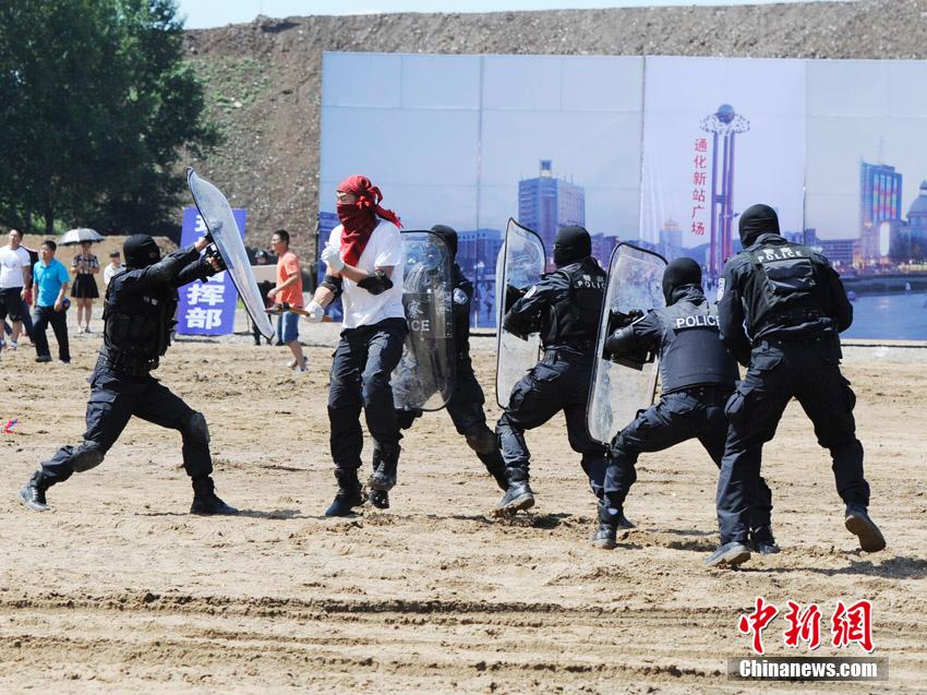 7��14�գ�����ʡ�����侯����ά��ʵս�����ڳ������С�������������ͻ��С�龫ȷ�������Ŀ�ꡢ���������ϴ������Ŀ��ʵս�Կ����ѻ��ַ��ٳ�ʵս�������侯����ͻ�������Ʊ��ȿ�Ŀ��