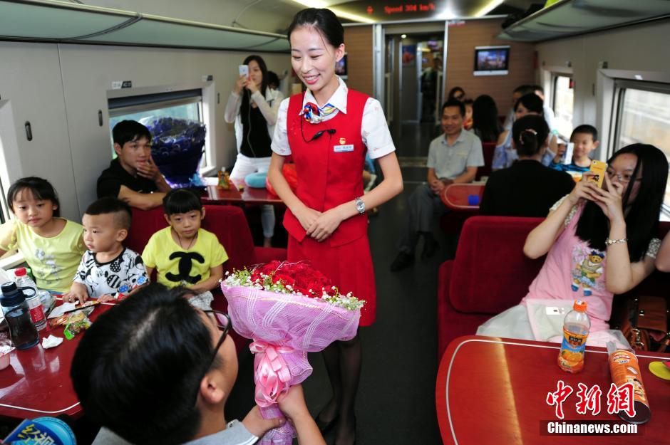 8��1�գ��й���ͳ����Ϧ�����˽�ǰϦ�����人���������ϵ�G77�г��ϣ������˸��˵����һĻ��