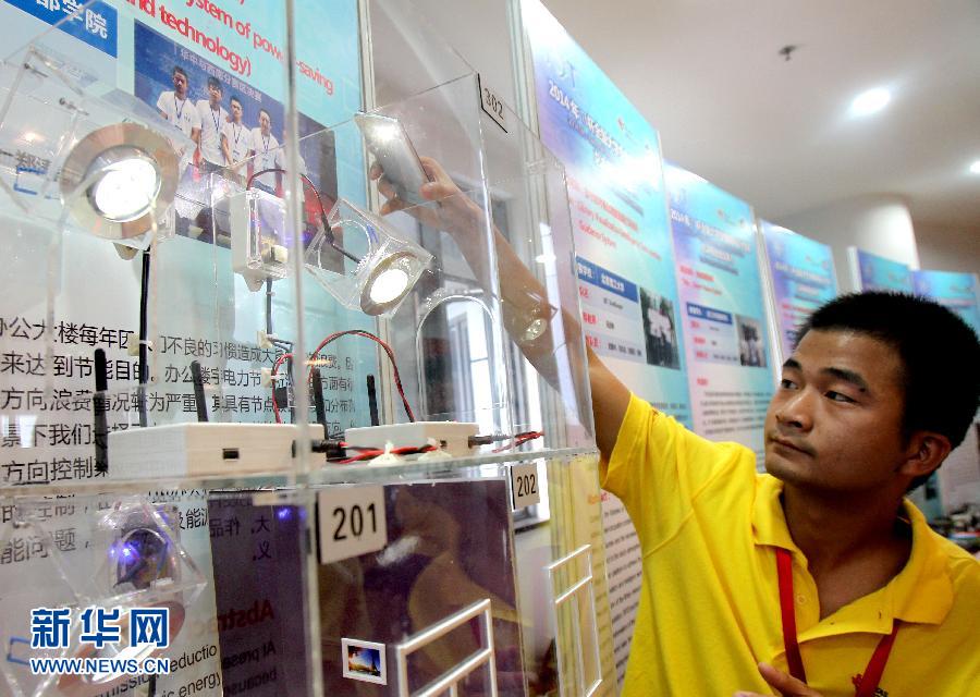 8��27�գ����ӿƼ���ѧ��ѧ����չʾ�칫¥����ܵƹ����ܹ���ϵͳ��