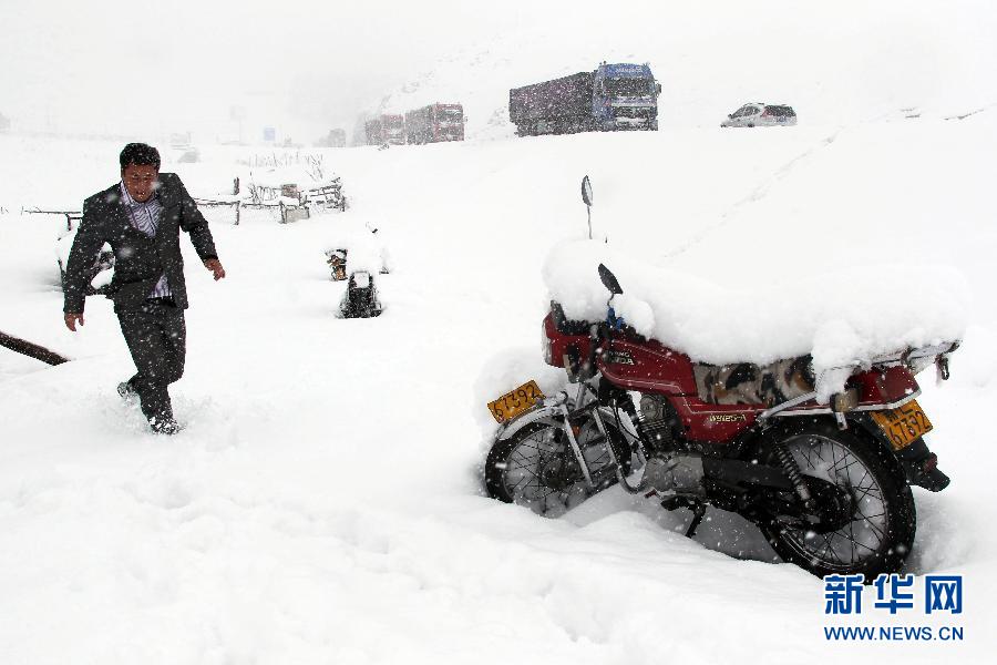 9��12�գ��������½����ܽ�ѩ·�λ�����ʻ���������Ӱ�죬�½����ܵ������ս����˽����׳���ѩ��������ũ��ҵ�ͽ�ͨ�����˲�ͬ�̶ȵ�Ӱ�졣 �»��緢�������� �㣩